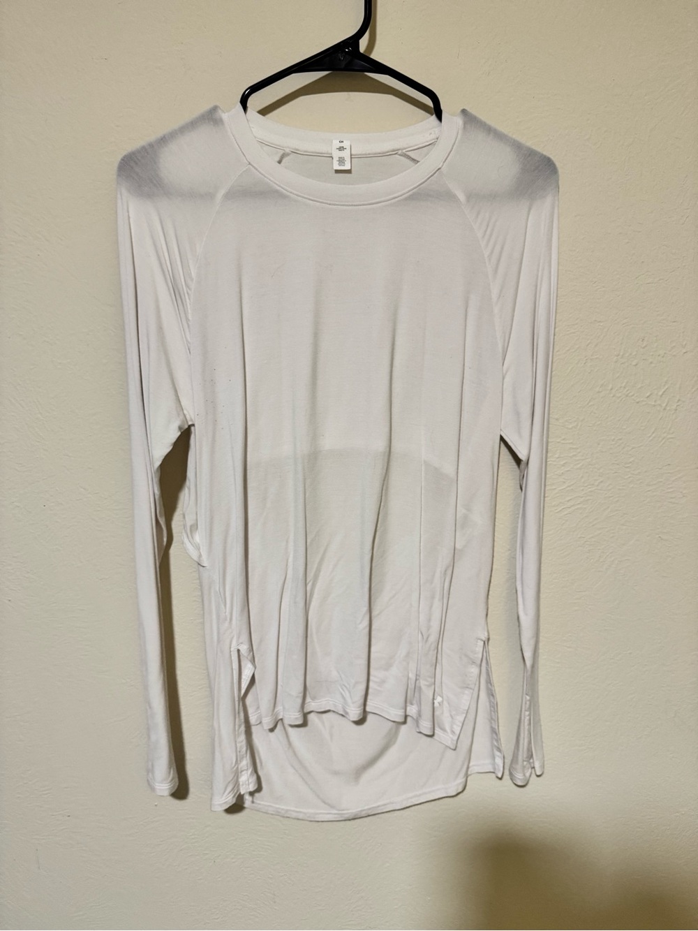 Underarmour Lightweight White Long-Sleeve Women's Top